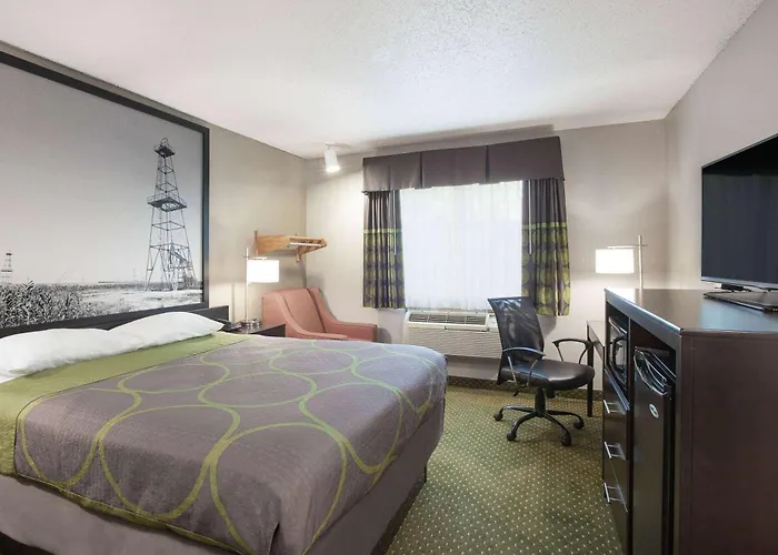 Super 8 By Wyndham Bedford Dfw Airport West