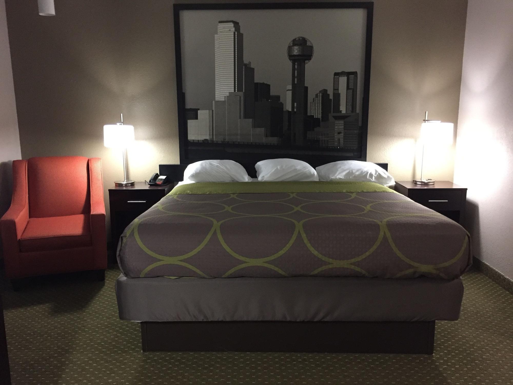 Super 8 By Wyndham Dfw Airport West 3*