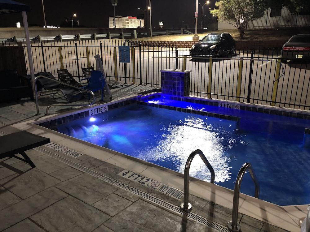 Super 8 By Wyndham Dfw Airport West Bedford