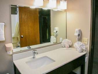 Super 8 By Wyndham Dfw Airport West Motel Bedford