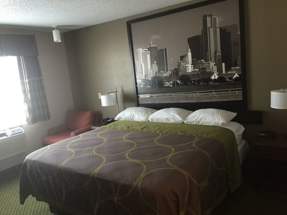 Super 8 By Wyndham Dfw Airport West Motel Bedford
