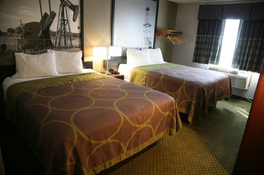 Super 8 By Wyndham Dfw Airport West Motel
